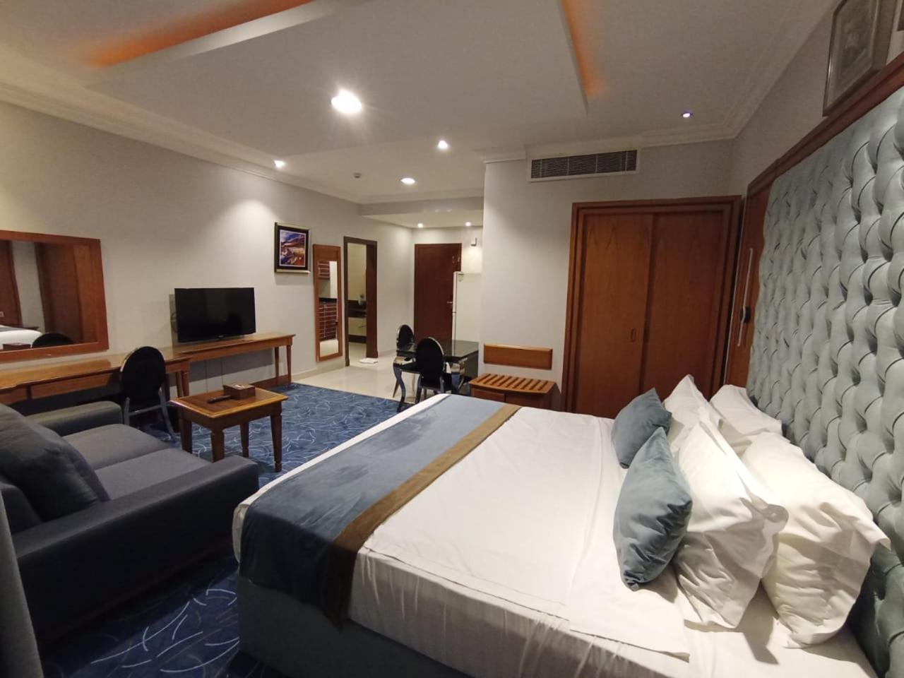 Al Masem Serviced Apartments - Exit 9 Rijád Szoba fotó